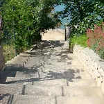 Stosic בית הארחה